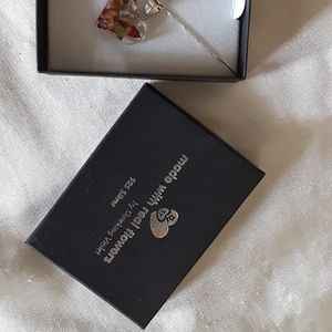 Heart pendant with real flowers!
